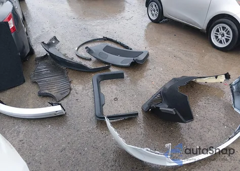 2020 Tesla Model Y Long Range Dual Motor All-Wheel Drive z USA, uszkodzony, nr VIN 5YJYGDEE4LF055566